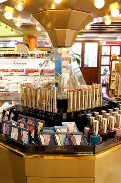 エレガンスのファンタム アイズやルージュ ヴェルニティも